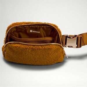 NWOT LULULEMON BELT BAG